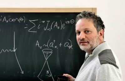 Vincenzo Grillo receives prestigious Ernst Ruska Prize 2023